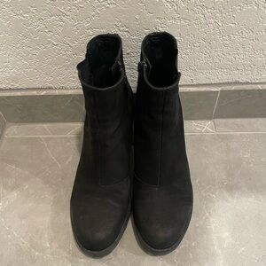 Vagabond Grace Chelsea Ankle Boot in black